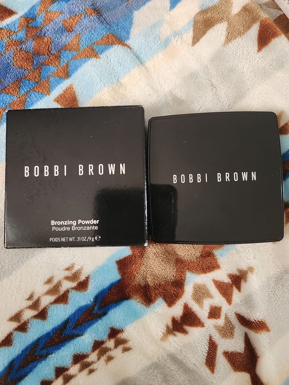 Bobbi Brown Bronzing Powder – Black Compact